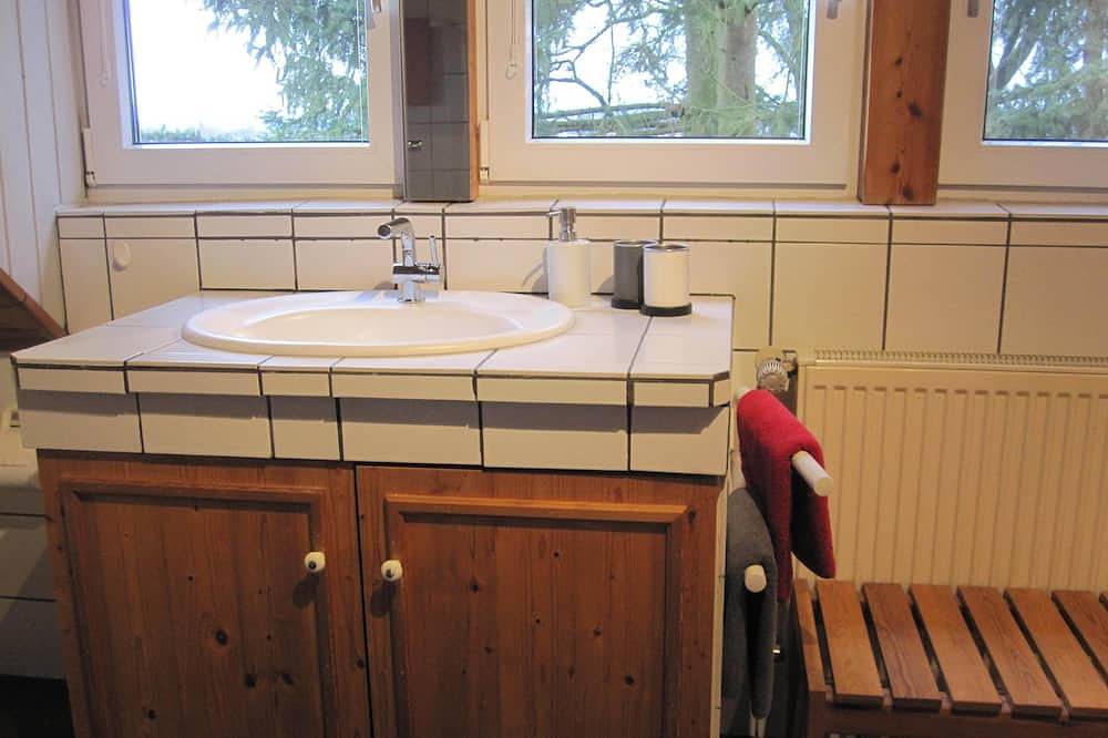 Ganze Wohnung, Helle Fewo im Obergeschoss mit gemütlicher Sitzecke in Schwandorf, Ostbayern