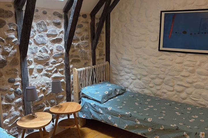 Delightful 2-bedroom cottage in charming Beaulieu-sur-Dordogne in Beaulieu-sur-Dordogne, Brive-la-Gaillarde region