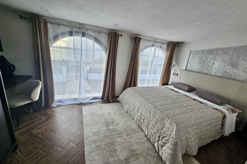 Oripascal Suite & Relax - Room Libeccio Superior\naccogliente Elegante Funzionale in Foxi, Campidano