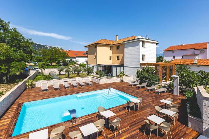 Alojamiento y desayuno para 2 personas, con piscina además de vistas y jardín - 1