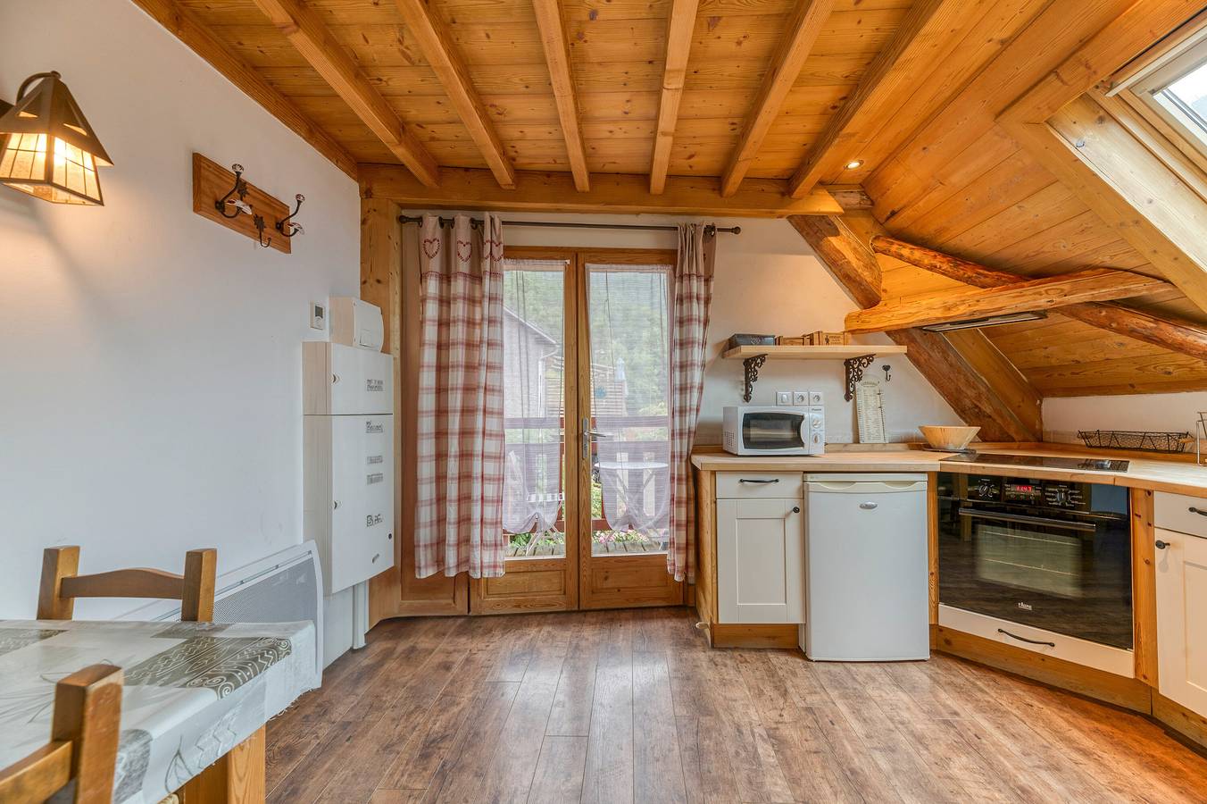 Ganze Wohnung, Ferienwohnung 'Passoud 203' mit Bergblick, Gemeinschaftsgarten und Wi-Fi in Oz, Nationalpark Écrins