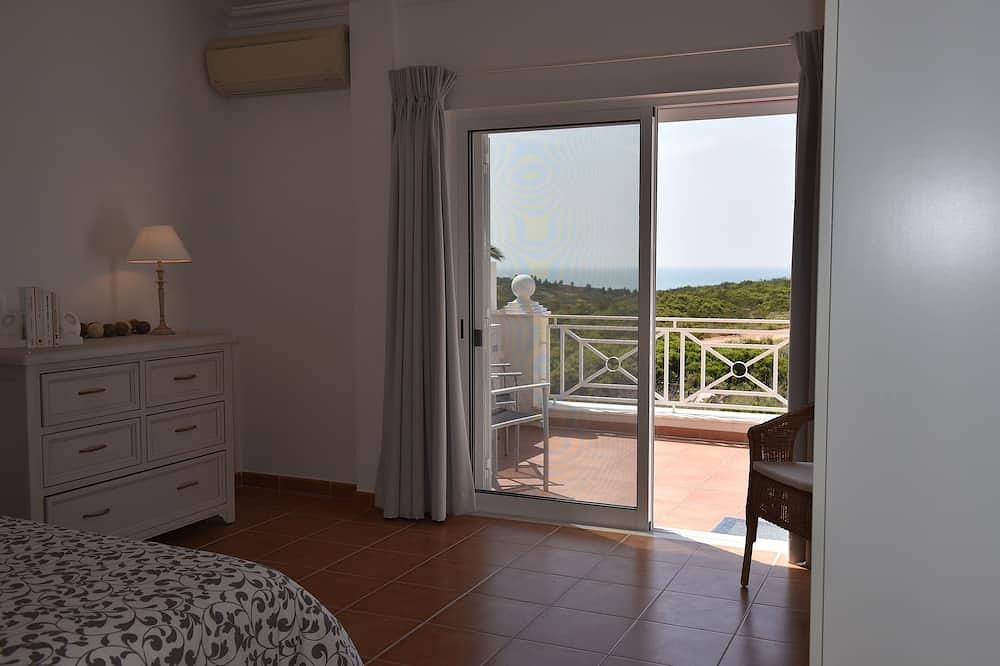 Haus mit Meerblick und Naturpark, privater Pool .Last Minute in Raposeira, Vila do Bispo e Raposeira