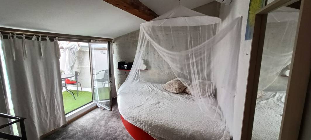 Holiday Home 'Gite La Paloma' with Wi-Fi and Air Conditioning in Barbentane, Arles region