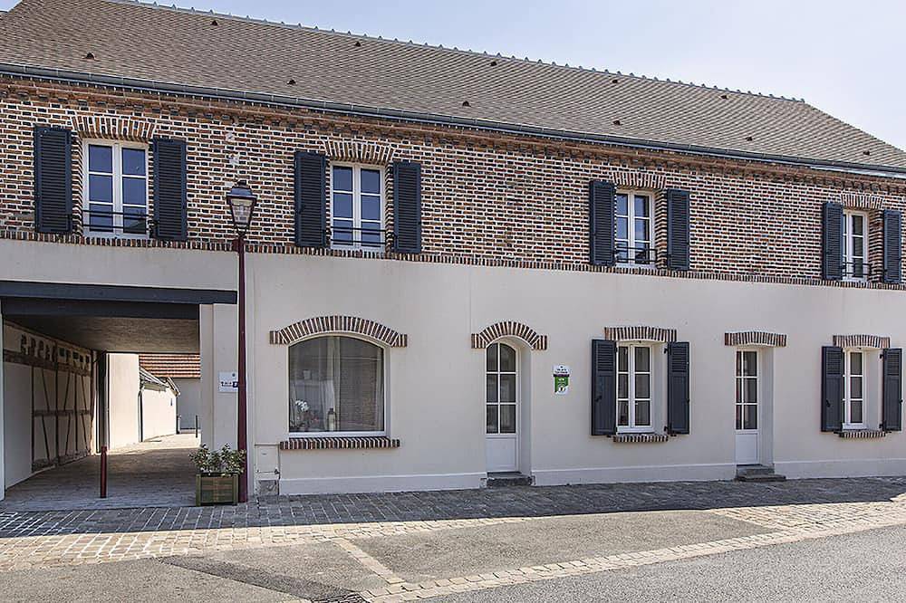 Geräumiges Ferienhaus in Sologne: 5 Schlafzimmer, 15 Personen, Behindertenzugänglich, Haustiere erlaubt in Marcilly-en-Gault, Sologne
