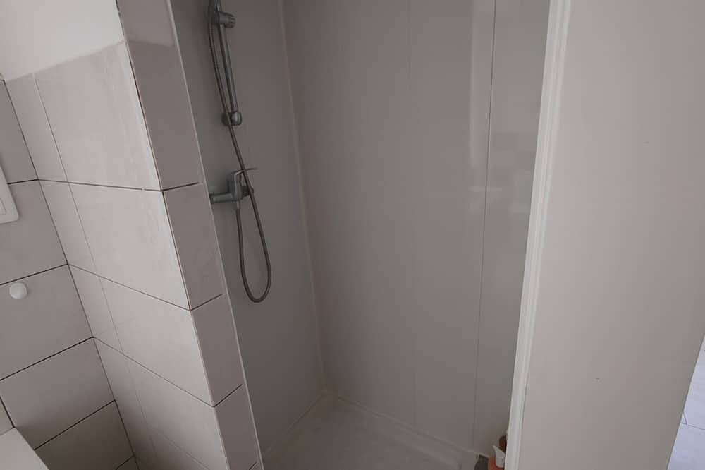 Chambre Rouge 20m² Sdb Privée avec brunch in Hommes, Région de Tours