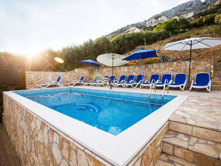 Ferienhaus für 16 Personen, mit Balkon und Terrasse sowie Garten und Pool in Pisak