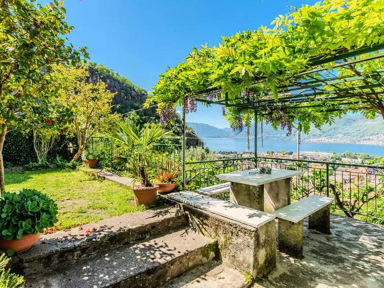 Huis 8 Personen in Dervio, Westelijke Orobie-Alpen