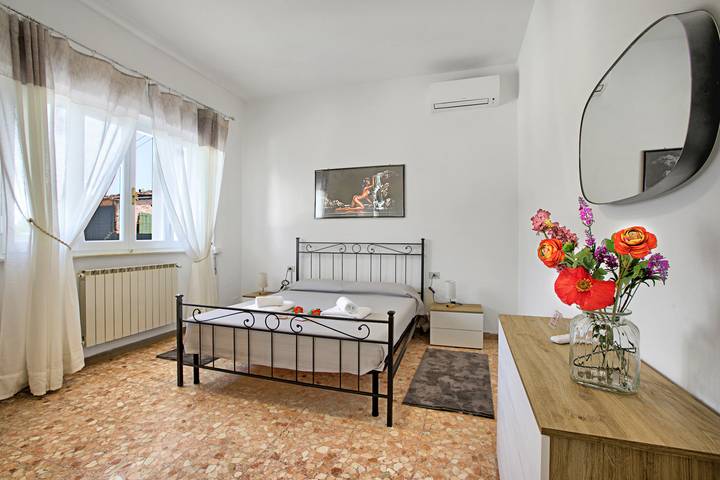 La Siesta with Private Garden in Viareggio, Italienische Riviera