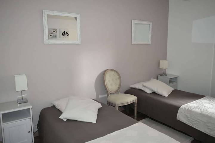 Appartement entier, Beautiful apartment T3, private parking "Au logis de Pézenas" in Pézenas, Côte méditerranéenne (France)