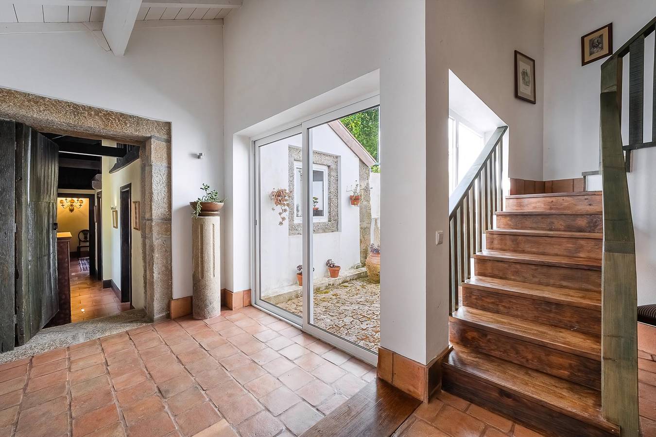 Historic Farmhouse with Shared Pool in Alvite e Passos, Distrito de Braga