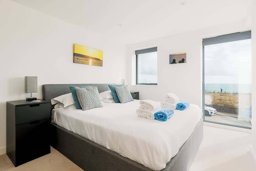 Ganze Wohnung, Rise and Shine - With a Balcony On the Seafront in Bournemouth, Südwestengland