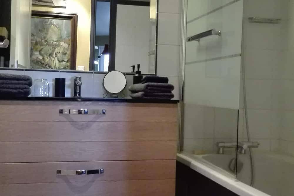 Appartement entier, Charmant appartement d'artiste Place de la Maison Carrée in Nîmes, Région de Nîmes
