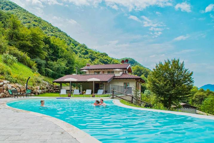 Appart’hôtel pour 6 personnes, avec vue ainsi que jardin et piscine