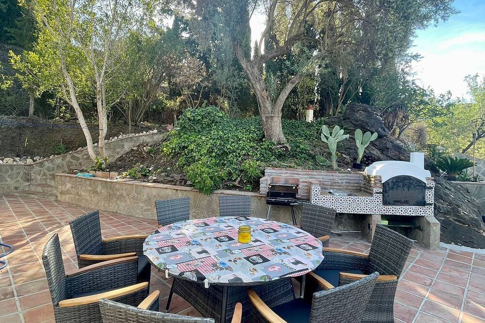 Villa  with 3 bedrooms and 4  bathrooms  and big private swimming pool in Cómpeta, Málaga Province