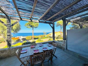 Gîte pour 4 personnes, avec terrasse à Lumio