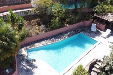 Gîte pour 6 personnes, avec jardin ainsi que terrasse et piscine à Bastelicaccia