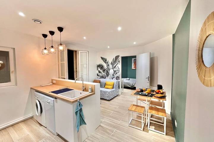Entire apartment, Le Victor Hugo - Clichy-la-Garenne in Clichy, Hauts-de-Seine