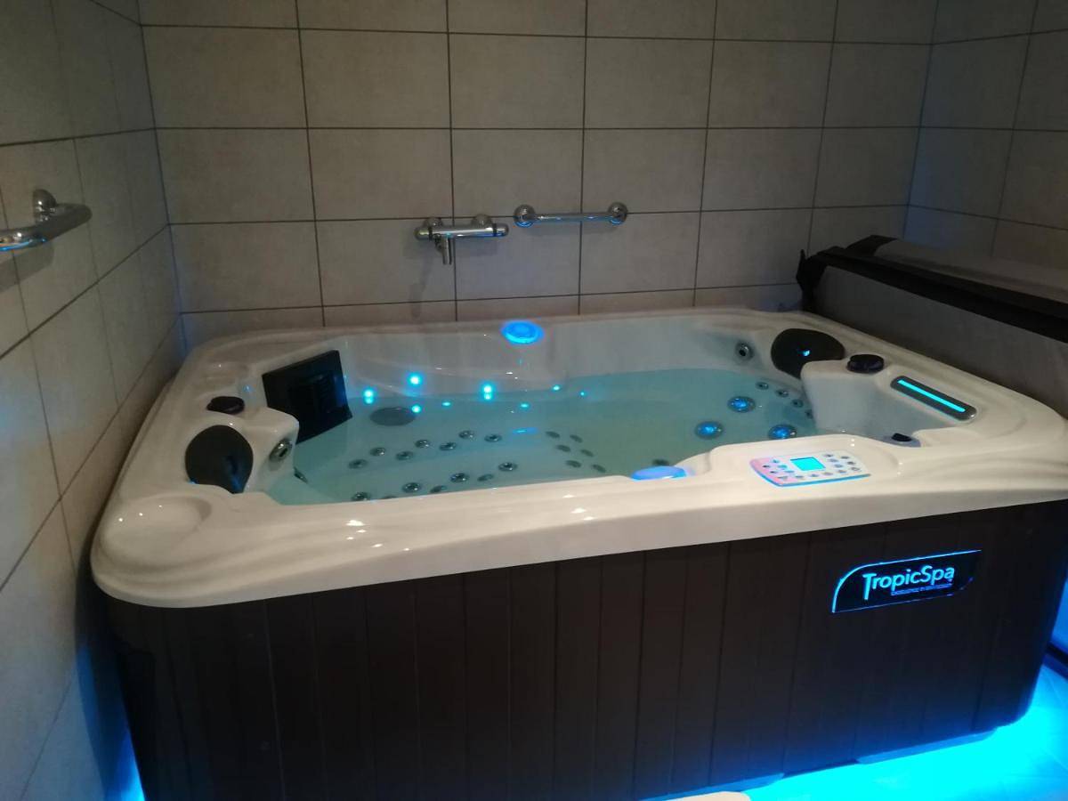 Appartement entier, Superior Apartment with Spa, Hammam and Sauna in Voglans, Région de Chambéry