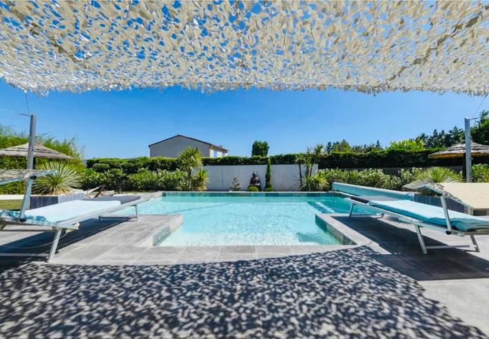 Villa pour 8 personnes, avec jacuzzi ainsi que jardin et piscine