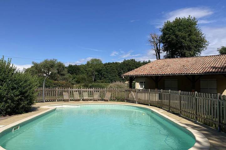 Gîte pour 11 personnes, avec jardin et terrasse dans Lerm-et-Musset