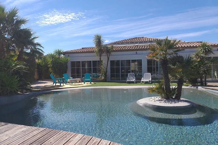 Villa für 8 Personen, mit Whirlpool und Terrasse sowie Garten und Sauna in Vias