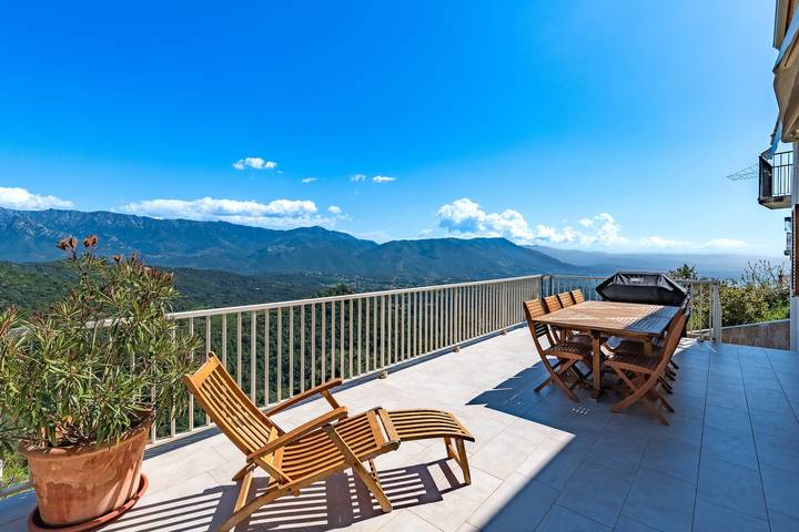Location de vacances pour 6 personnes, avec Terrasse et Jardin à Sarrola-Carcopino