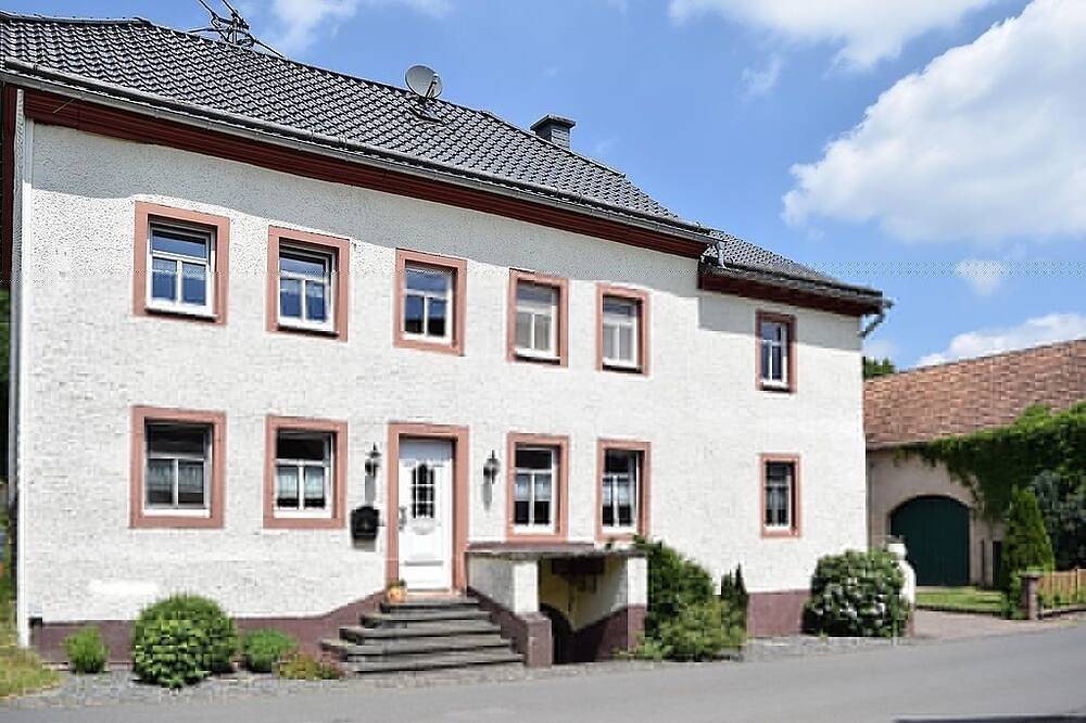 Großes Ferienhaus-250qm-für große Familien oder kleine Gruppen-6/7 Schlafzimmer in Udler, Vulkaneifel