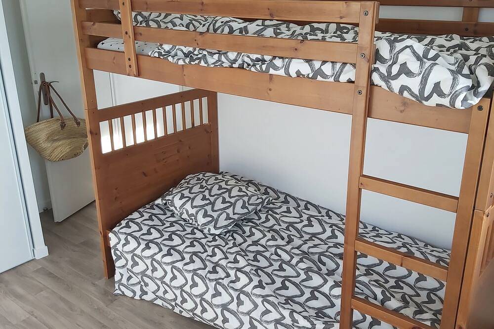 Ganze Wohnung, 1km from Disney and Vallée Village - Apt 2 bedrooms with balcony in Serris, Seine-et-Marne