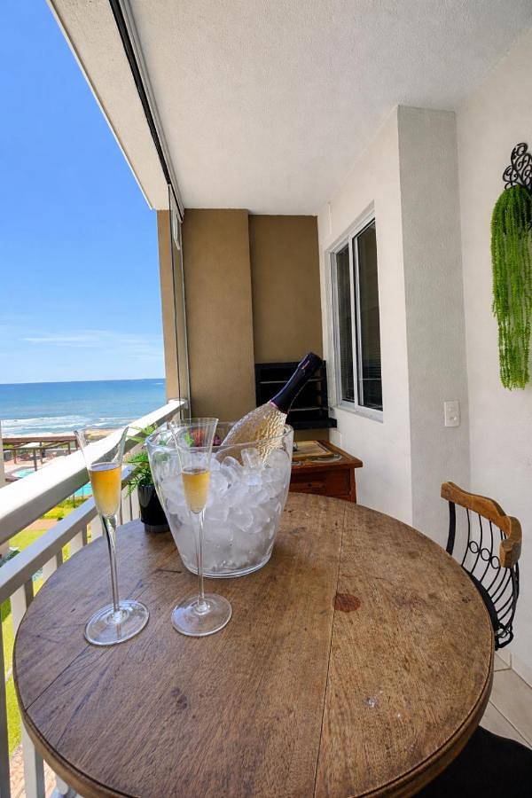 Casas e apartamentos de temporada para 6 pessoas, com piscina infantil e piscina e ainda jacuzzi and jardim, adaptado a crianças em Barra Velha