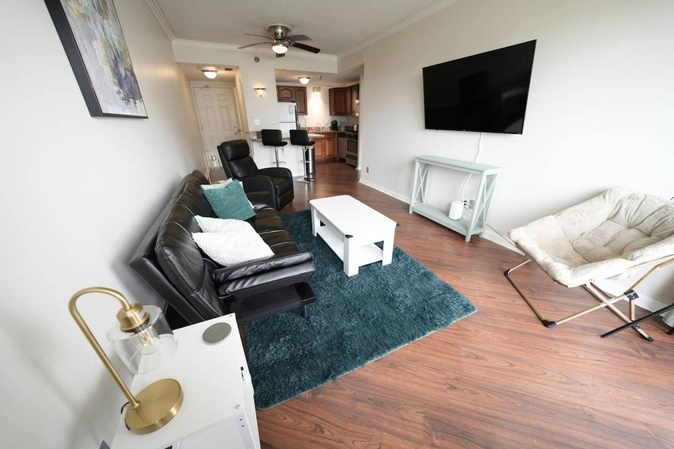 Entire apartment, Travel Professionals. Parking Included. Downtown! in Nashville, Tennessee