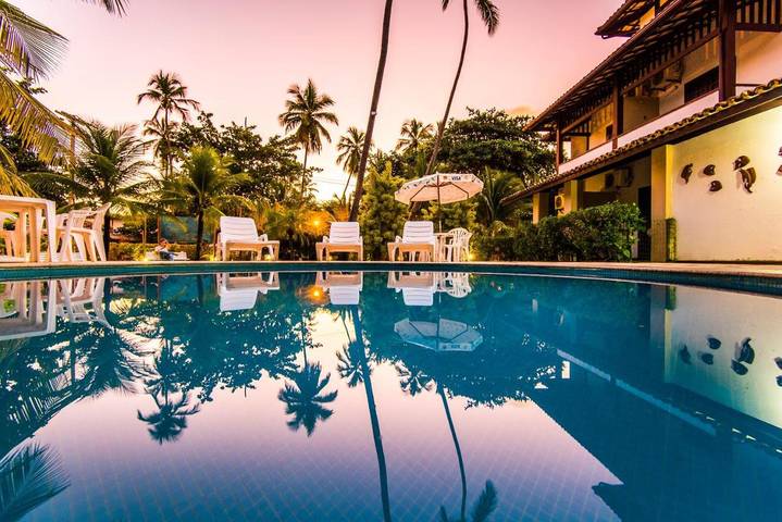 Pousadas para 2 pessoas, com piscina e jardim e ainda piscina infantil na Praia do Forte