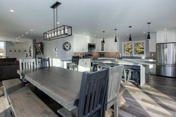 Vacation Rental for 20 Guests in Blue Mountain (Ontario), Lake Huron ON, Picture 3