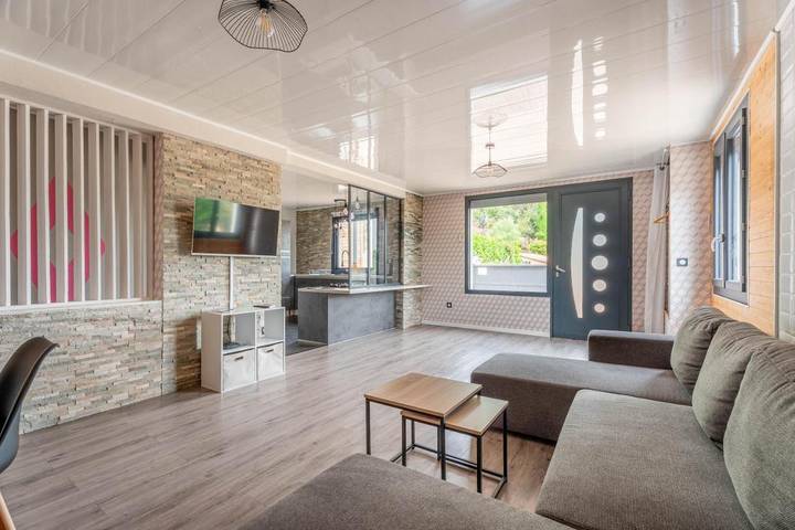Appartement de vacances pour 9 personnes, avec Terrasse ainsi que Jardin et Piscine à Chavanay