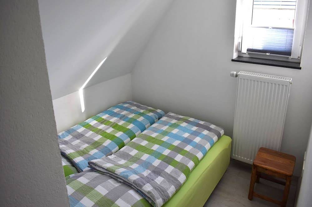 Ganze Wohnung, Ferienwohnung mit überdachter Terrasse und Garten in Leipheim, Bayerisch Schwaben