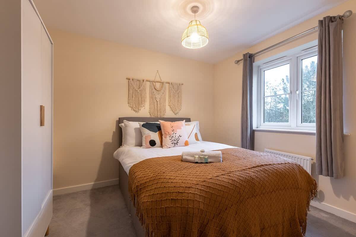 Host & Stay | Moresby Way in Peterborough