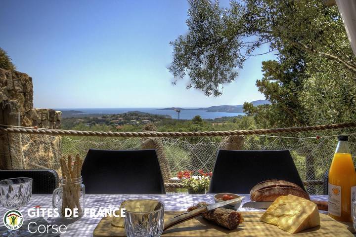 Gîte pour 4 personnes, avec terrasse - 1