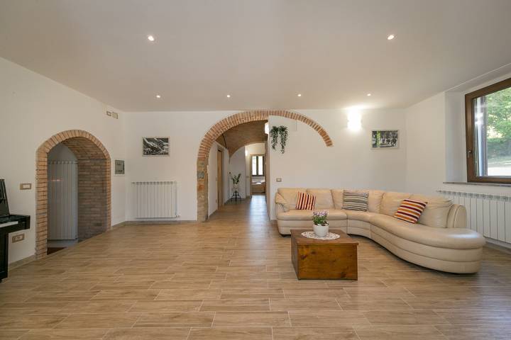 Agriturismo'Villa Adelmo' con piscina esclusiva privata, terrazza privata e Wi-Fi in Pomarance, Riserva Naturale di Monterufoli