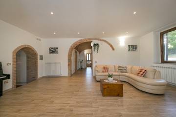 Agriturismo per 7 Persone in Pomarance, Riserva Naturale di Monterufoli, Foto 2