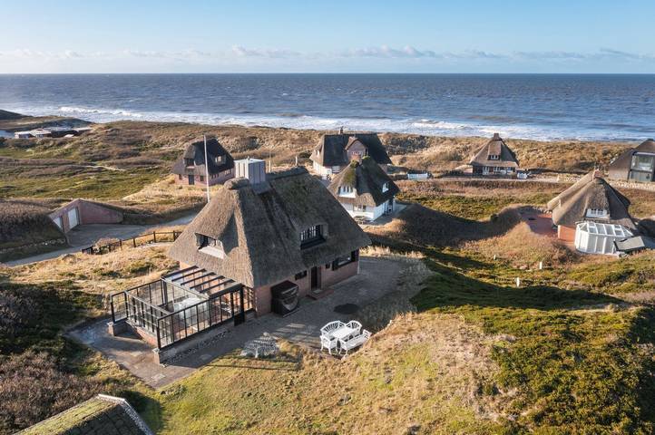 Traditionelles Friesenhaus unter Reet mit Meerblick in Nordfriesische Inseln (Schleswig-Holstein) (Schleswig-Holstein), Hörnum