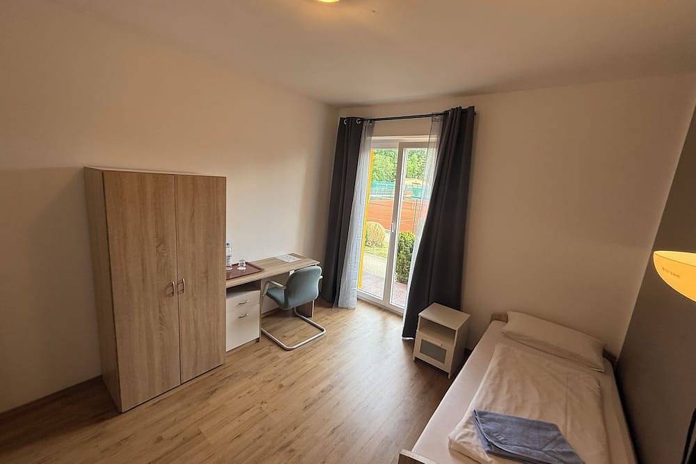 Ganze Wohnung, 4 Zimmer/room in Oberschleißheim, Oberbayern