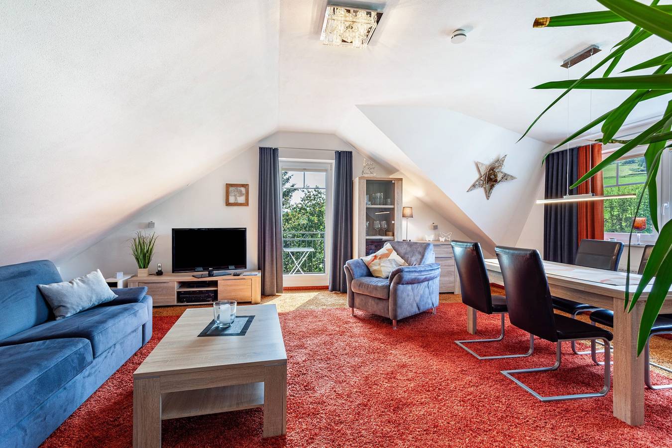 Ganze Wohnung, Ferienwohnung 'Sarina 2' mit Bergblick, Balkon und Wi-Fi in Willingen, die Mittelgebirge