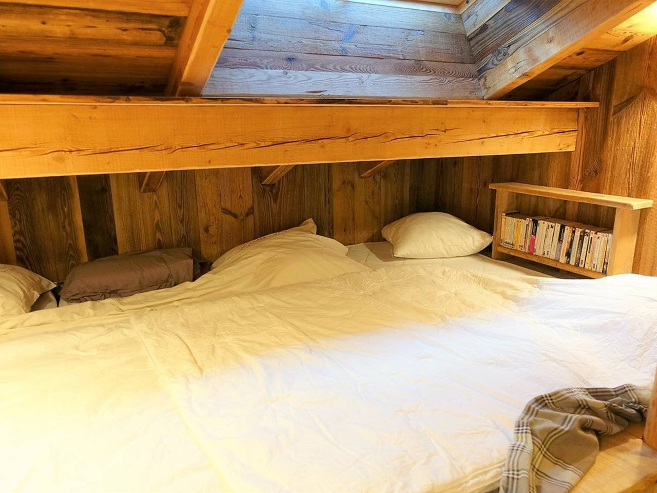 Cozy Chalet for 3-4 in Village Center, 500m from Ski Slopes, 100m from Shops in Arêches, Beaufort (Rhône-Alpes)