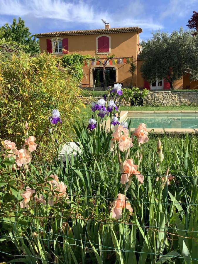 Chambre d’hôte pour 3 personnes, avec Terrasse et Jardin ainsi que Piscine et Vue dans le Luberon