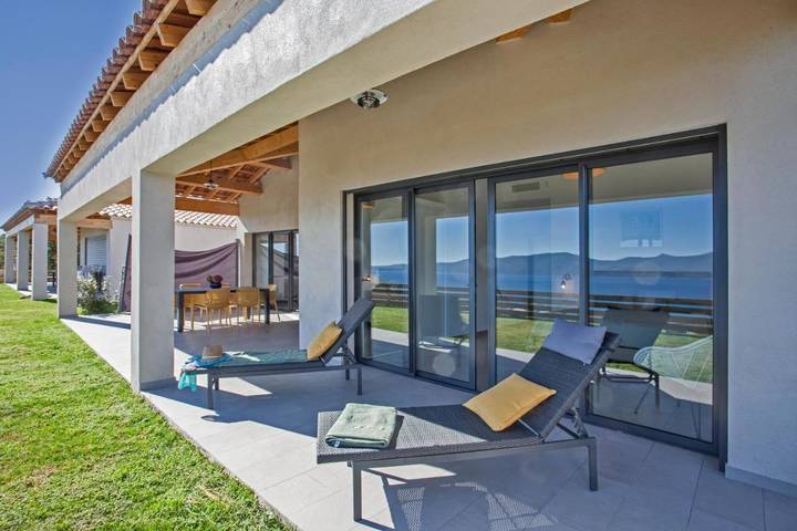 Location de vacances pour 6 personnes, avec piscine ainsi que jardin et jacuzzi dans Plage de Scodi-Neri - 4