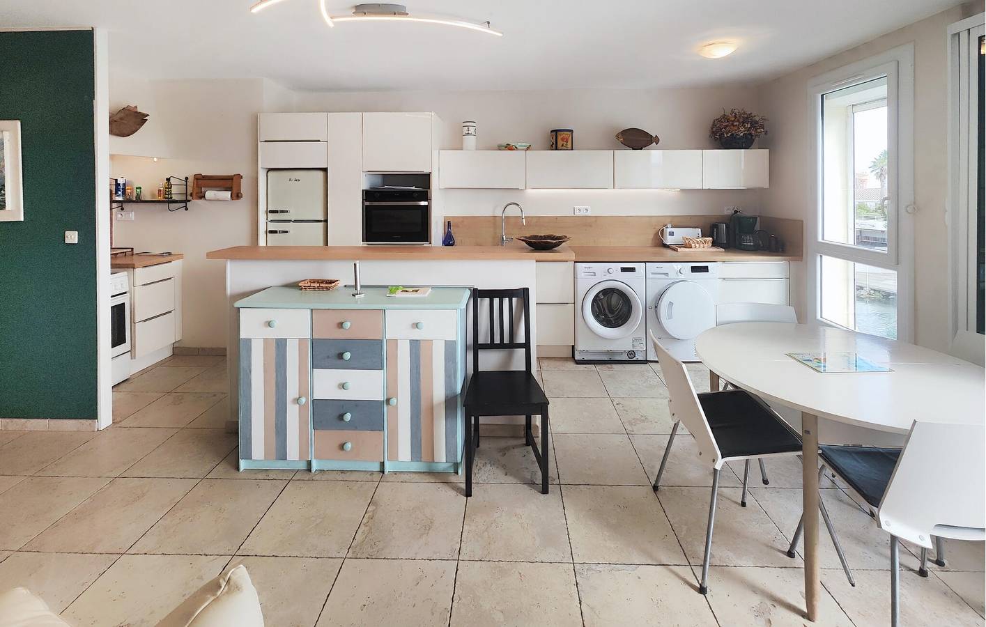 Apartamento vacacional entero, Acogedor apartamento junto a la playa con aparcamiento y WiFi in Cap d'Agde, Agde