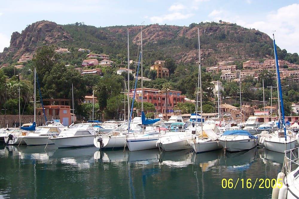 Appartement entier, Theoule sur mer beach apartment in Théoule-sur-Mer, Massif de l'Esterel