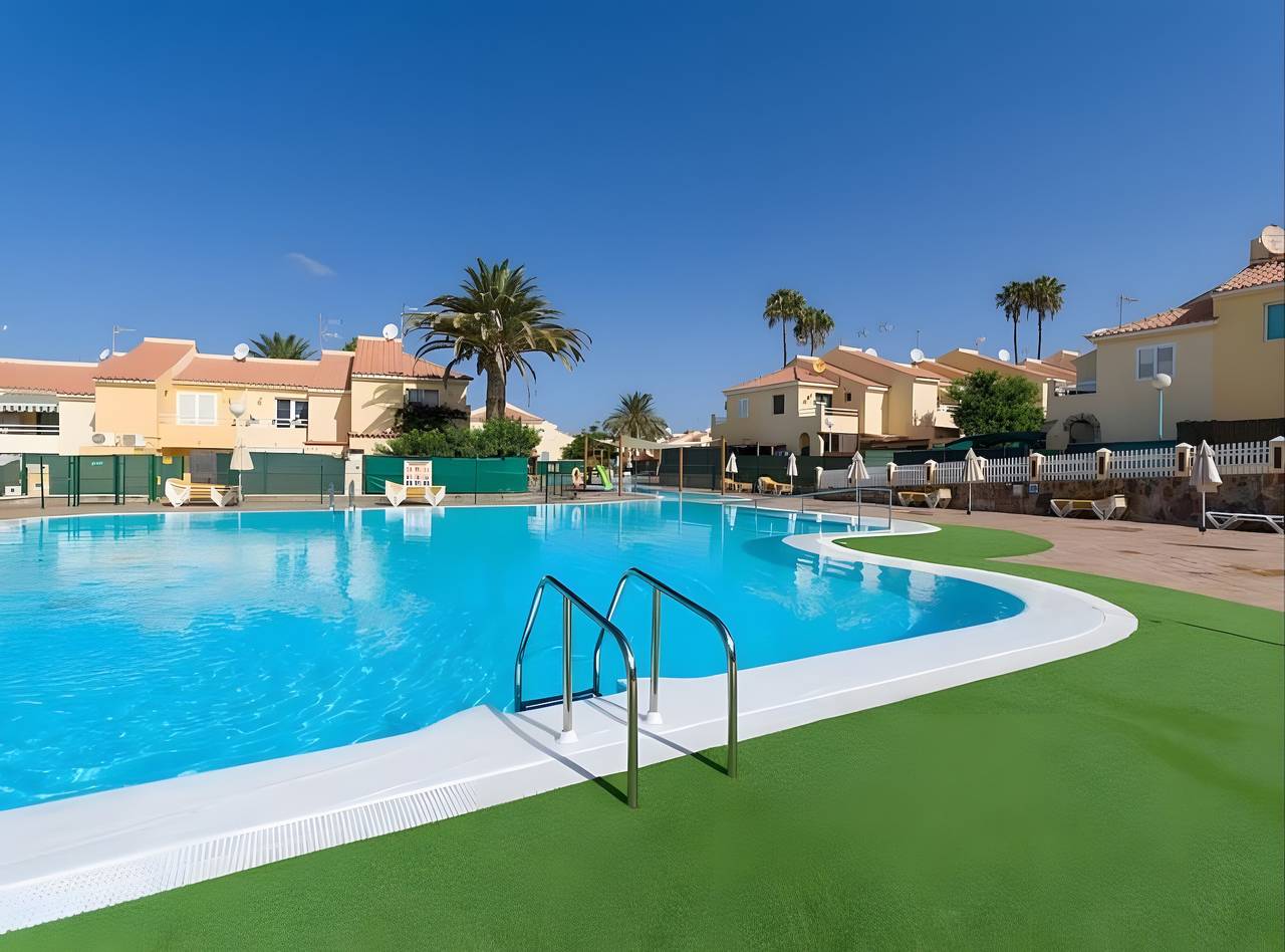 « Sonemar Blue Fish » avec piscine partagée, Wi-Fi et climatisation in Sonnenland, San Bartolomé de Tirajana