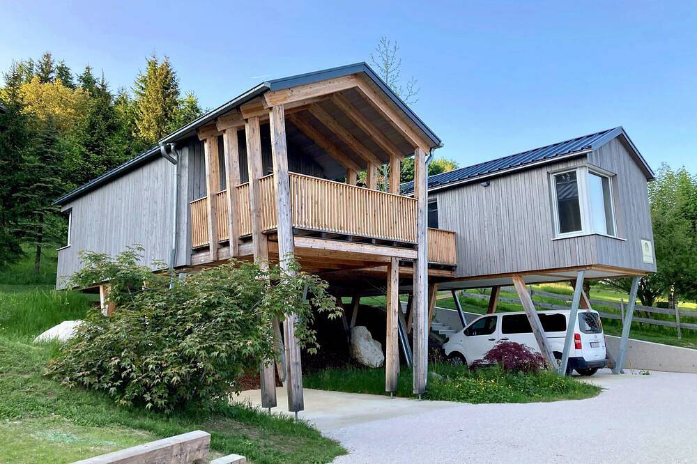 Mountain chalet with huge private garden in picturesque `Salzkammergut´ in Salzkammergut-Berge, Pinsdorf