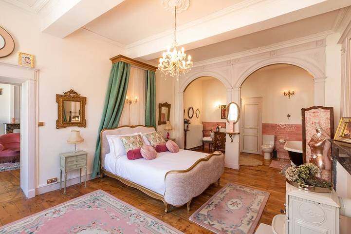 Champagne House  - Luxury oasis with pool, fusball table & home cinema in Condom, Gers