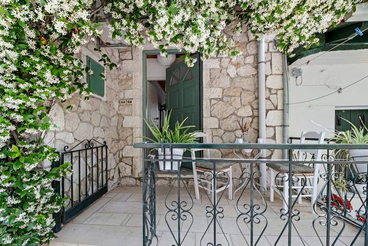 Entire studio, Studio Apartment 'With Sea View' with Sea View, Wi-Fi and Air Conditioning in Drymonas, Greece